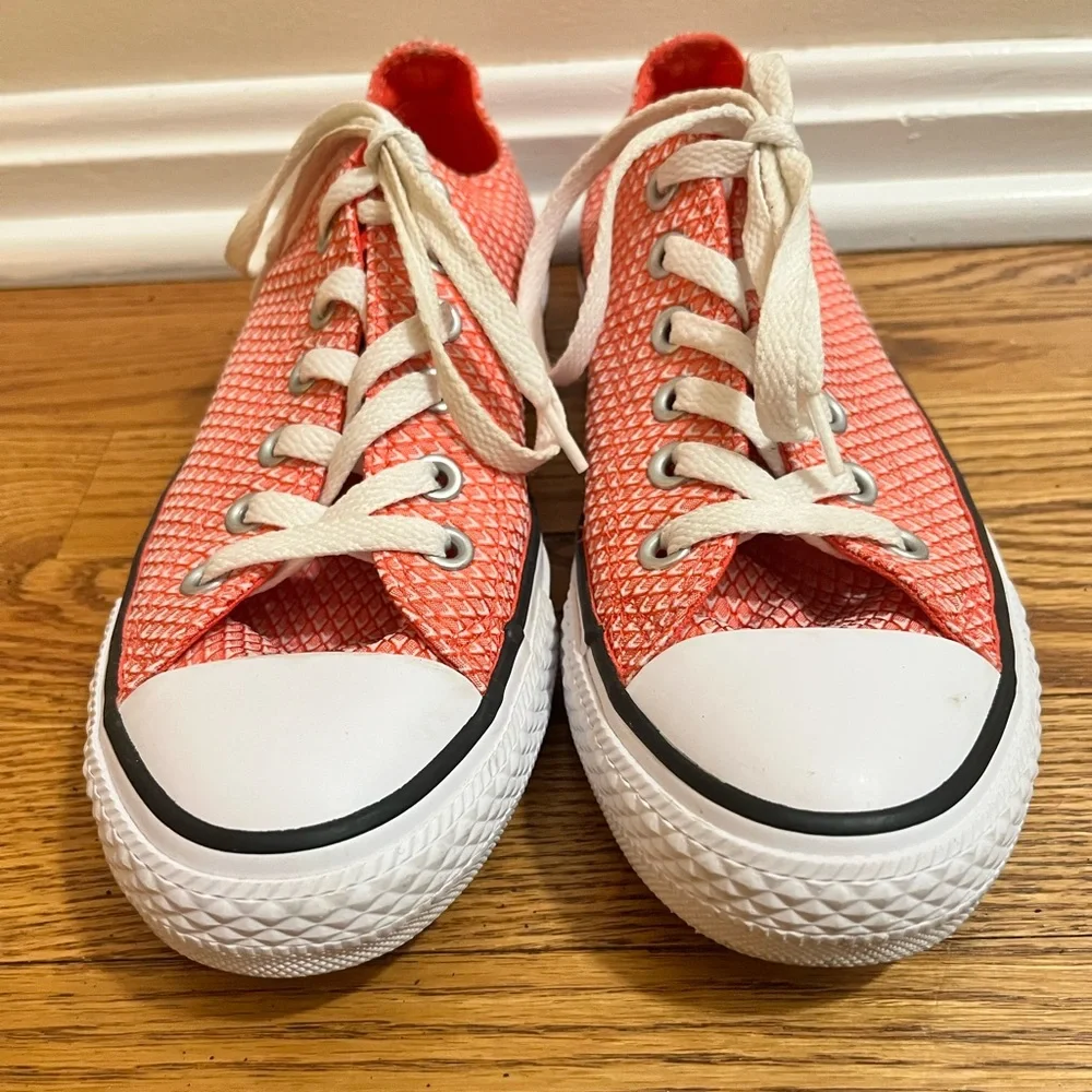Converse Chuck Taylor’s in Coral